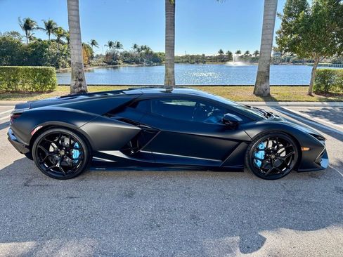 Used 2025 Lamborghini Revuelto AWD/4WD image 5