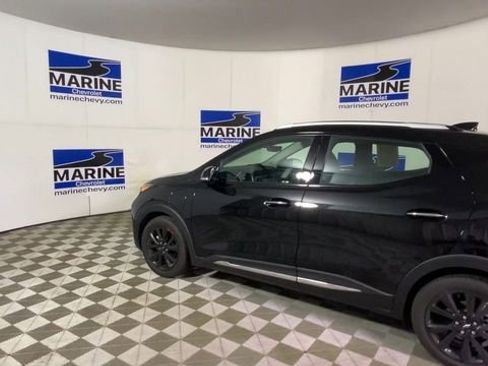 Used 2023 Chevrolet Bolt EUV Premier w/ Redline Edition image 8