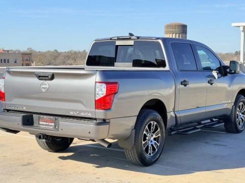 Used 2024 Nissan Titan SV w/ SV Convenience Package image 5