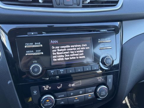 Used 2015 Nissan Rogue SV w/ SV Moonroof Package image 17