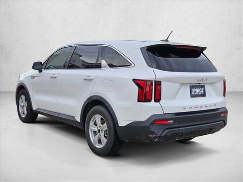 Used 2022 Kia Sorento LX image 9