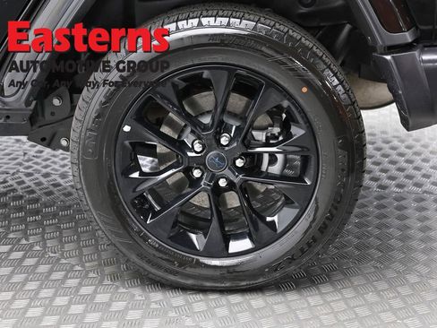 Used 2025 Jeep Wrangler Unlimited Sahara w/ Safety Group AWD/4WD image 8