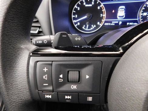 Used 2023 Nissan Rogue SV image 27