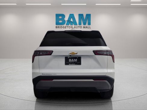 New 2026 Chevrolet Equinox LT w/ Convenience Package II image 4