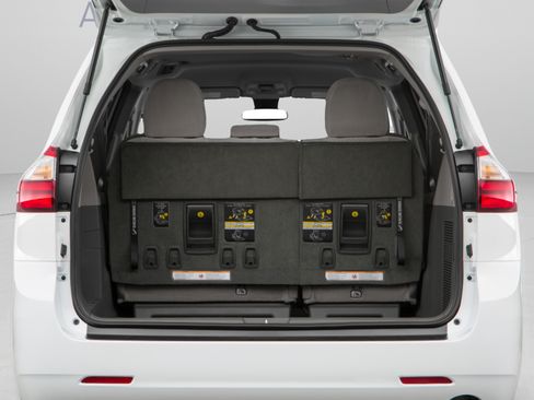 Used 2020 Toyota Sienna LE FWD image 30