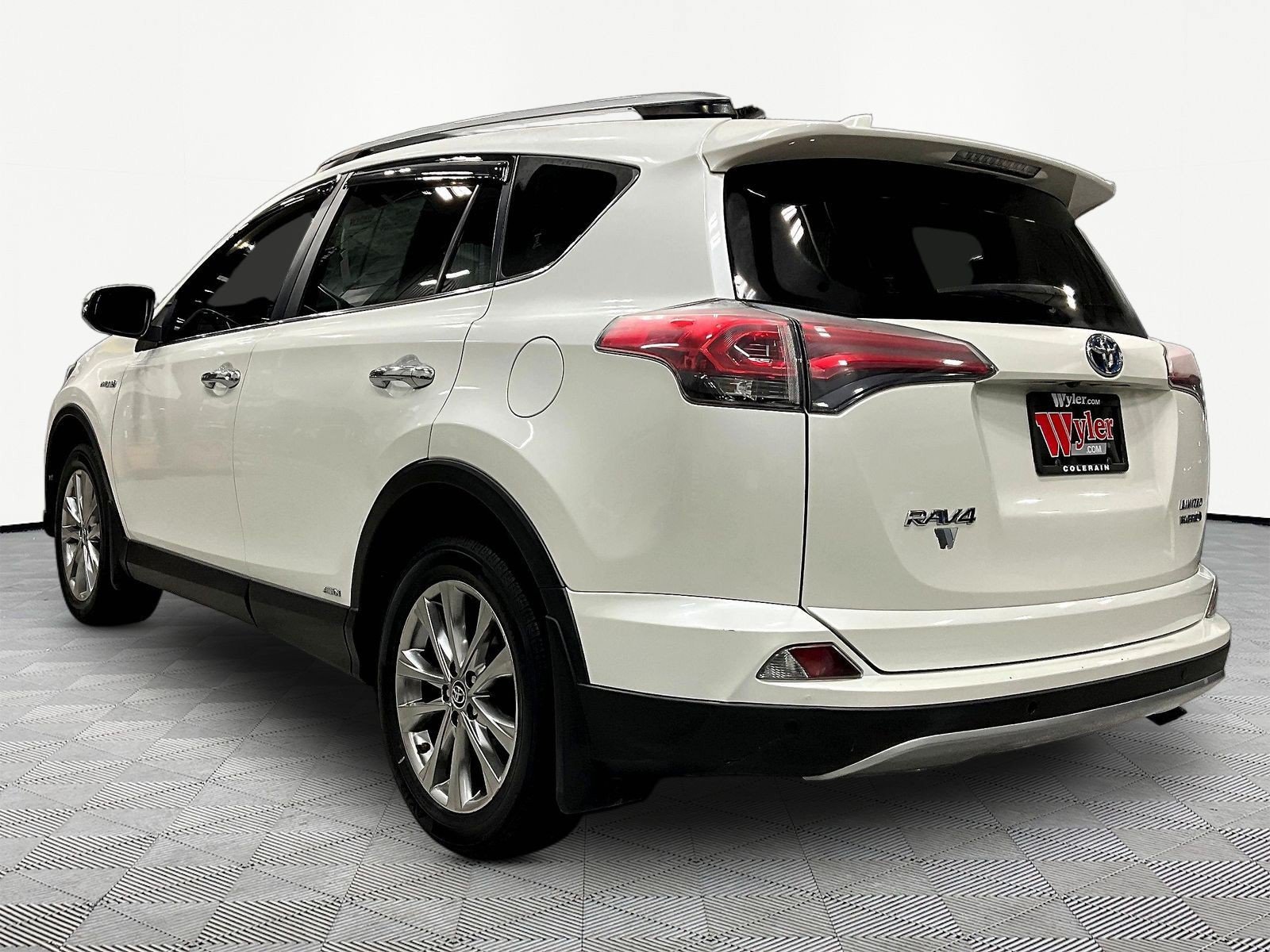 Used 2017 Toyota RAV4 Limited w/ Advanced Technology Package AWD/4WD image 4