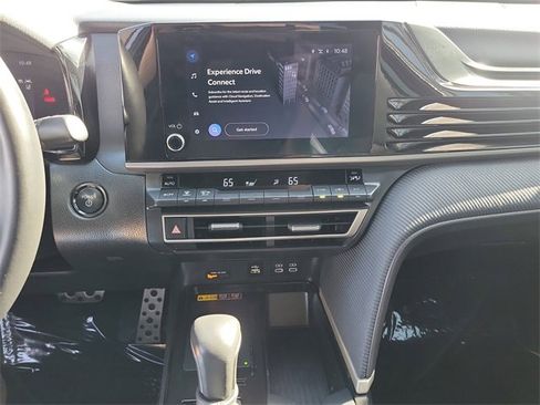 Used 2025 Toyota Camry SE image 12