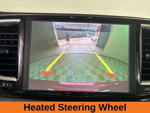 Used 2021 Chrysler Pacifica Limited w/ Uconnect Theater Family Group image 18