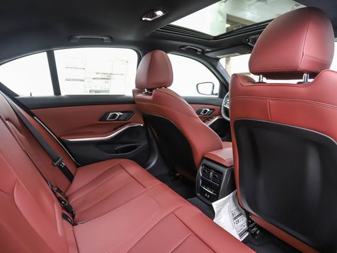 Used 2025 BMW 330i xDrive Sedan w/ Premium Package image 26