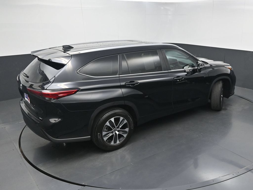 Used 2023 Toyota Highlander XLE FWD image 38