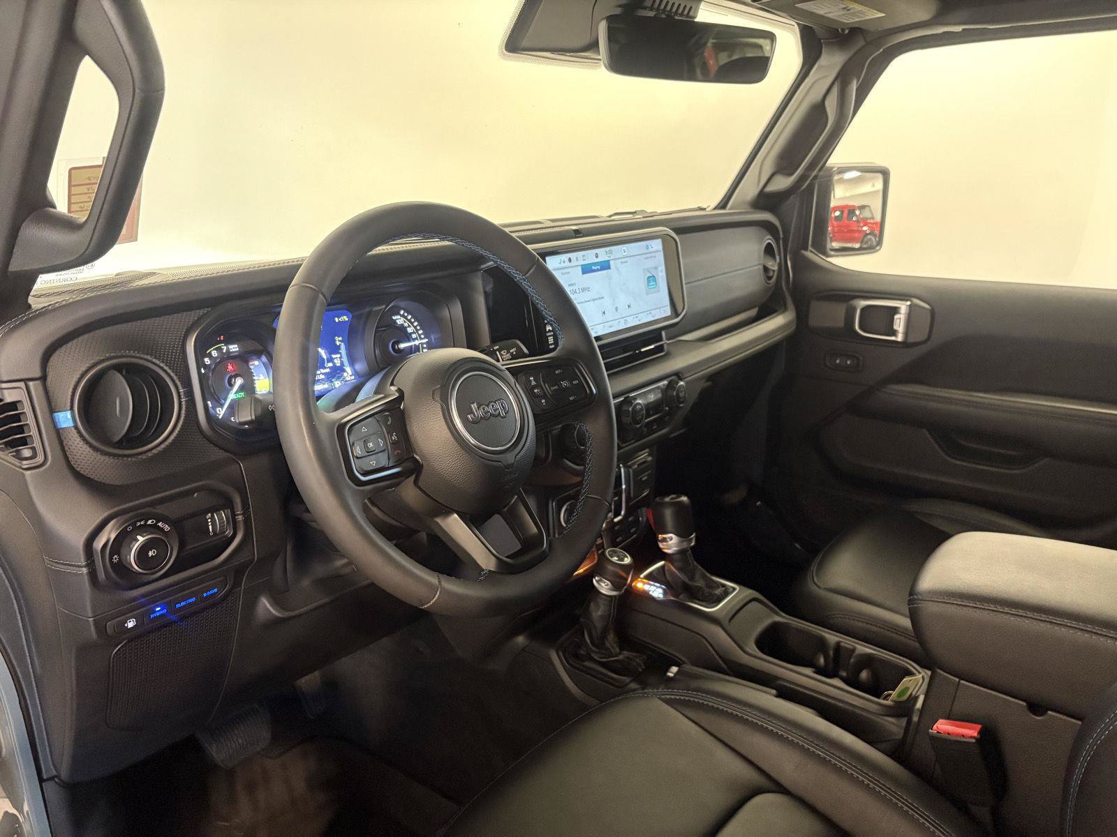 Used 2024 Jeep Wrangler Unlimited Rubicon 4xe AWD/4WD image 21