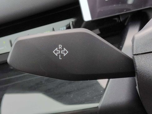 New 2026 BMW 530i xDrive w/ Executive Package image 30