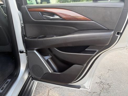 Used 2018 Cadillac Escalade Luxury AWD/4WD image 31