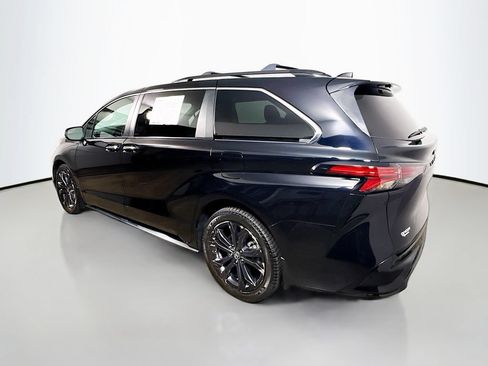 Used 2022 Toyota Sienna XSE FWD image 5