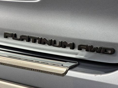 Used 2022 Toyota Highlander Platinum AWD/4WD image 32