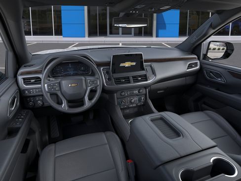 Used 2024 Chevrolet Suburban LT w/ Luxury Package AWD/4WD image 15