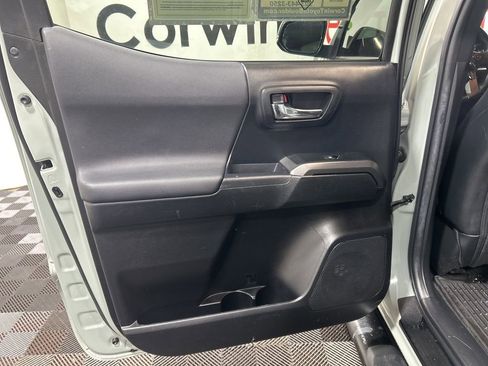 Used 2022 Toyota Tacoma TRD Off-Road image 16