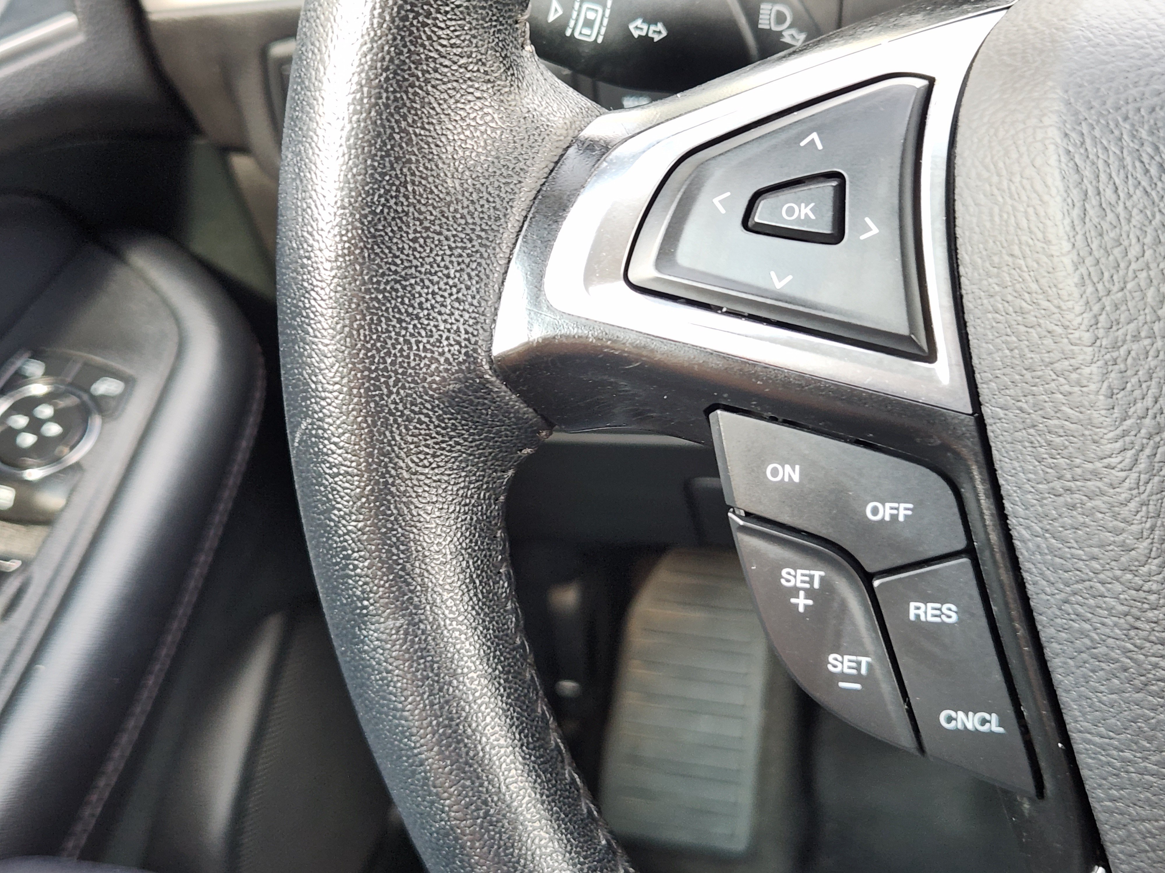 Used 2024 Ford Edge SEL AWD/4WD image 29
