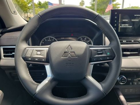 Used 2025 Mitsubishi Outlander SE FWD image 19