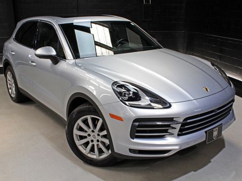 Used 2019 Porsche Cayenne w/ Premium Package AWD/4WD image 10
