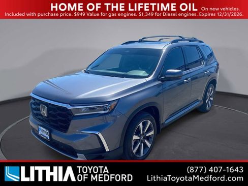 Used 2025 Honda Pilot Touring image 1