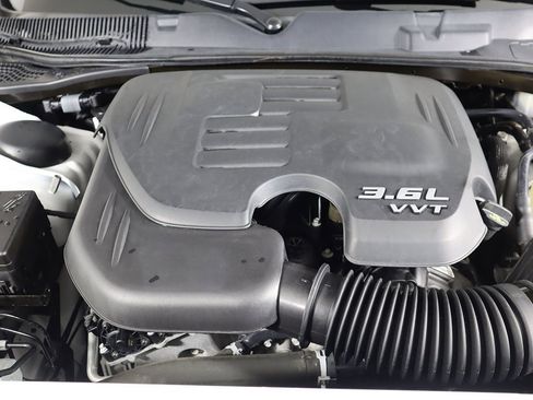 Used 2019 Dodge Challenger SXT image 13