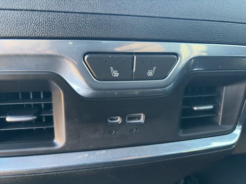 Used 2023 Chevrolet Silverado 1500 High Country w/ Technology Package AWD/4WD image 19