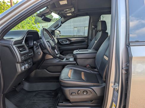Used 2023 GMC Yukon AT4 w/ Technology Package AWD/4WD image 14
