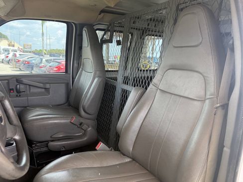 Used 2017 Chevrolet Express 2500 RWD image 13