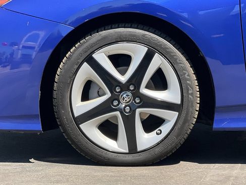 Used 2016 Toyota Prius Three Touring w/ Preferred Accessory Package FWD image 25