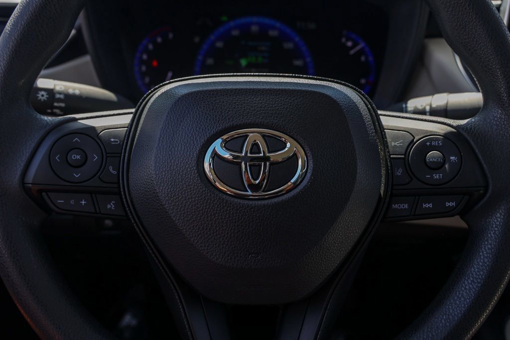 Used 2020 Toyota Corolla LE FWD image 26