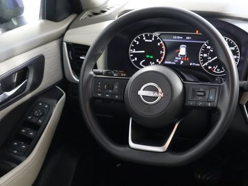 Used 2022 Nissan Rogue SV image 10