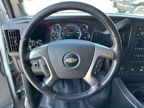 Used 2017 Chevrolet Express 2500 RWD image 22