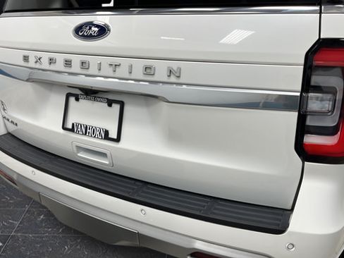 Used 2024 Ford Expedition Platinum AWD/4WD image 39