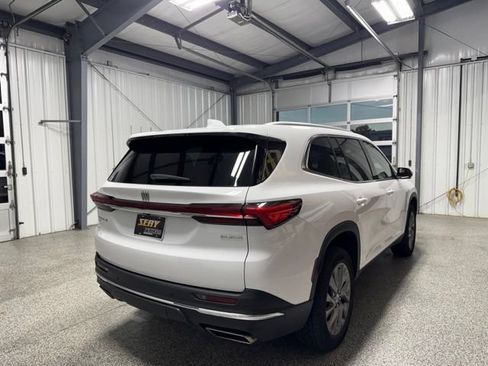 Used 2025 Buick Enclave Preferred AWD/4WD image 15