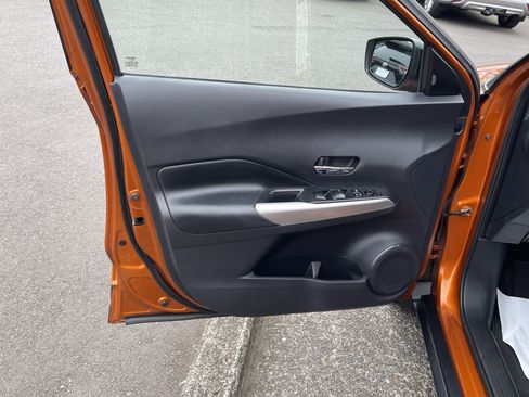 Used 2020 Nissan Kicks SR w/ SR Premium Package FWD image 16