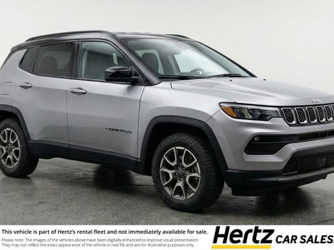 Used 2025 Jeep Compass Trailhawk AWD/4WD image 1