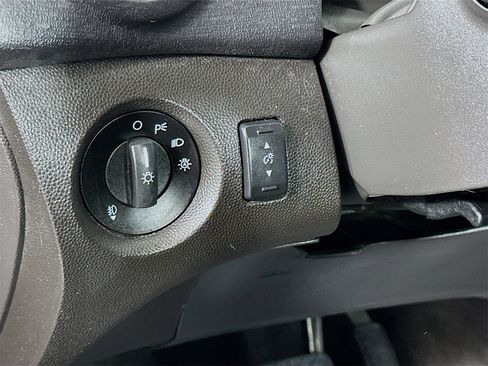 Used 2015 Ford Fiesta Titanium image 10