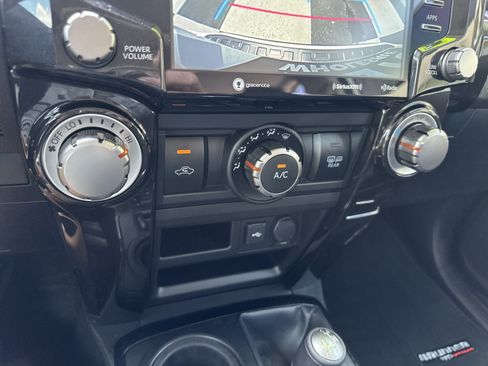 Used 2021 Toyota 4Runner TRD Off-Road Premium w/ Moonroof Package AWD/4WD image 19