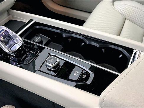 New 2026 Volvo XC60 B5 Ultra w/ Protection Package Premier image 30