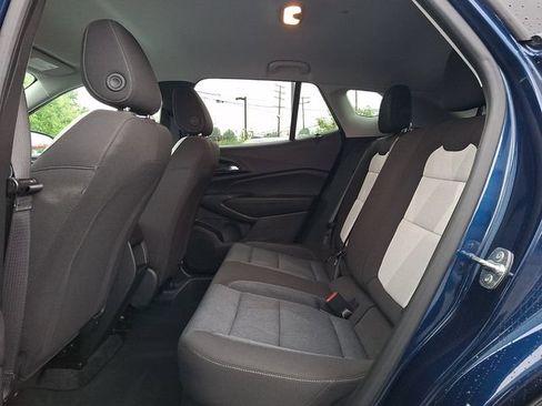 Used 2024 Chevrolet Trax LS w/ LS Convenience Package FWD image 10