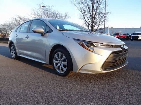 Used 2025 Toyota Corolla LE image 5