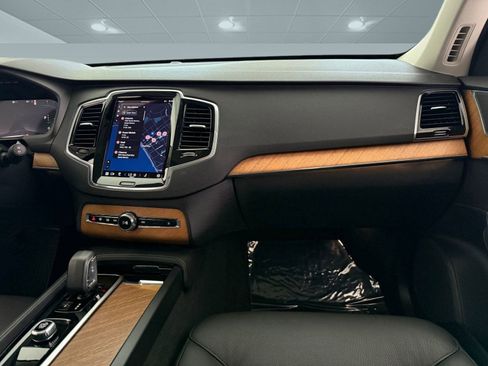 Used 2025 Volvo XC90 B6 Plus image 25