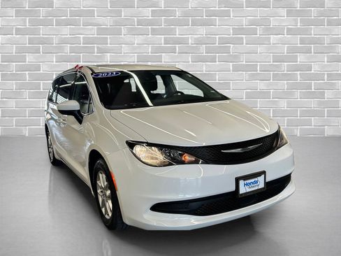Used 2023 Chrysler Voyager LX image 7