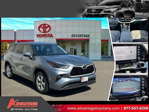 Used 2022 Toyota Highlander LE AWD/4WD image 1