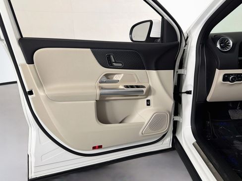 Certified 2025 Mercedes-Benz GLA 250 image 22