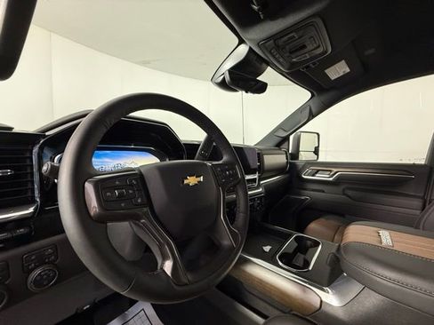 Used 2025 Chevrolet Silverado 3500 High Country w/ Technology Package image 10