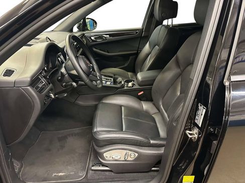 Used 2024 Porsche Macan AWD/4WD image 5