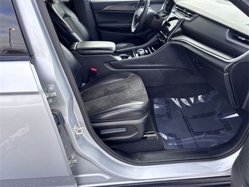 Certified 2024 Jeep Grand Cherokee L Laredo image 28