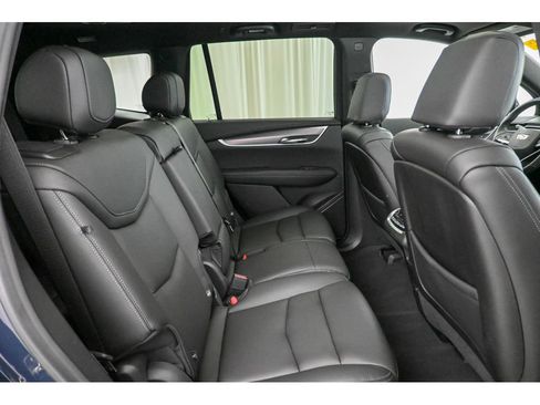Used 2025 Cadillac XT6 Luxury image 18
